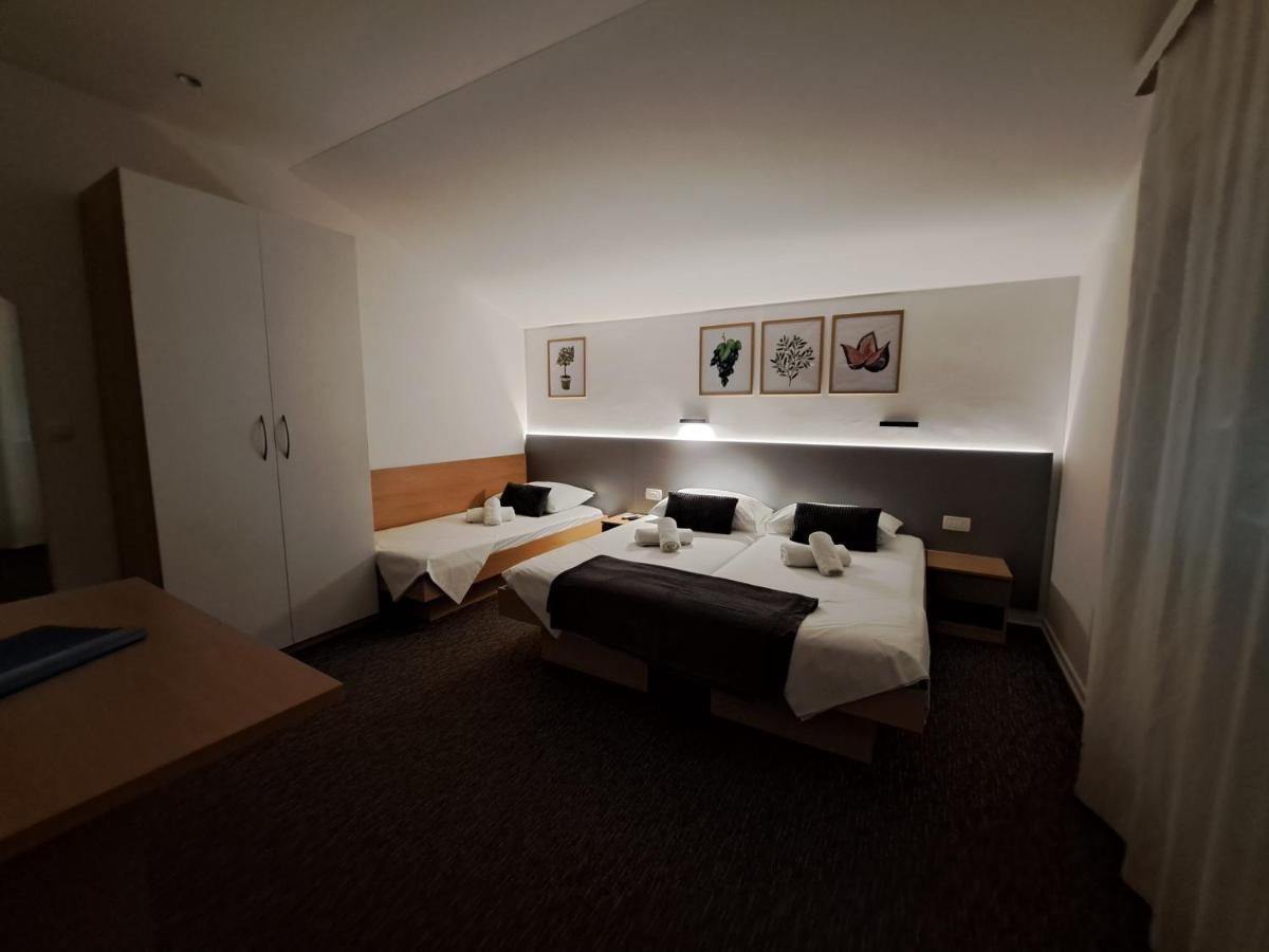 Rooms Zvonimir Stobreč エクステリア 写真